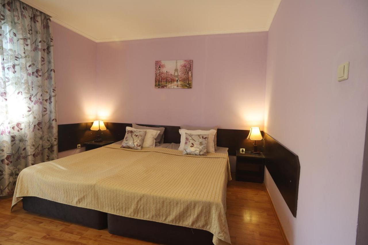 Guest House Yanita Varna ภายนอก รูปภาพ