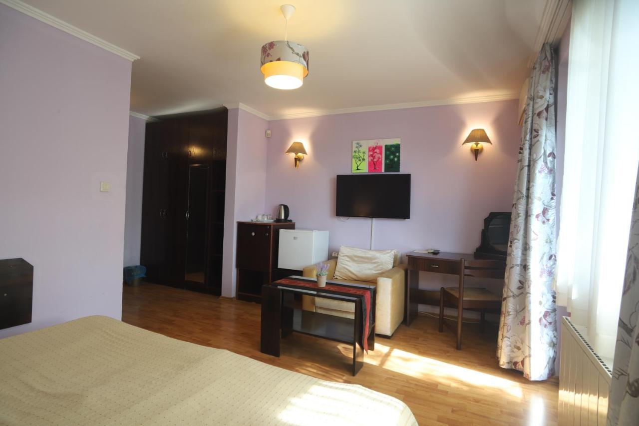 Guest House Yanita Varna ภายนอก รูปภาพ
